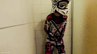 18 years Old boy take a shower in MX gear and jerk off - 10 image