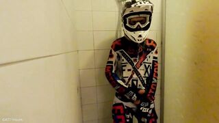 18 years Old boy take a shower in MX gear and jerk off - 6 image