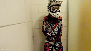 18 years Old boy take a shower in MX gear and jerk off - 8 image