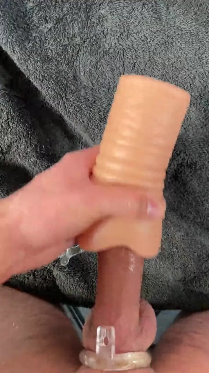 Amateur POV chastity cage sex toy anal cumshot watch online afbeelding