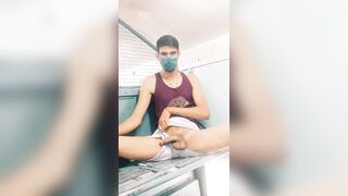 Outdoor cumshot Indian daddy in train - 14 image