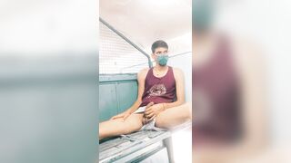 Outdoor cumshot Indian daddy in train - 2 image
