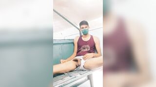 Outdoor cumshot Indian daddy in train - 3 image