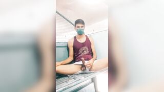 Outdoor cumshot Indian daddy in train - 6 image