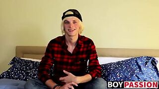 Twink blondie Kayden shares his solo adventure with everyone - 1 image
