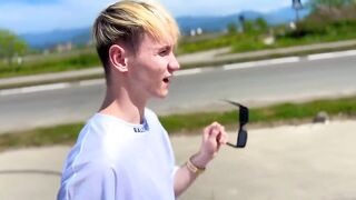 Nick Lewis Convinced a Handsome Straight Guy to Give Him a Bliwjob for Funds on a Beach - 15 image