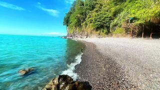 Skinny twinky sucked the big of a stranger jerking off to him on a public beach - 1 image