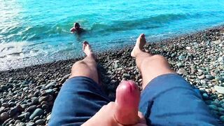 Skinny twinky sucked the big of a stranger jerking off to him on a public beach - 4 image