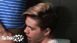 Troye Dean, Jake Preston, Maverick Sun And Jordan Lake Fuck Each Other In A Public Bathroom - TWINKPOP - 2 image