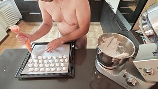 Cicci77 picks up the last cumshot and produces its first batch of "all sperm" meringues 47% - 12 image