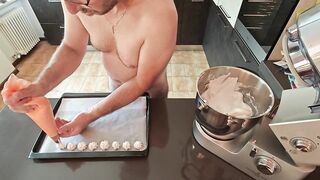 Cicci77 picks up the last cumshot and produces its first batch of "all sperm" meringues 47% - 9 image