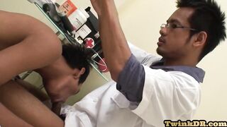 Peeing Asia twink sucks off medic before bareback sex - 3 image
