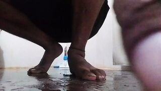 Bathroom mein Hath se hilane lag gay deshi boy - 1 image