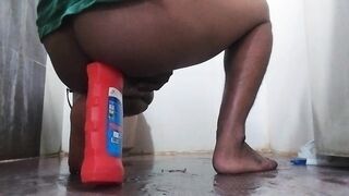 Bathroom mein Hath se hilane lag gay deshi boy