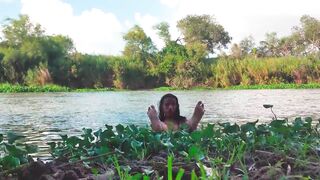 I get naked on the river bank and masturbate until I cum - 5 image