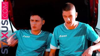 STAXUS :My colleague cannot resist the passion after training. - 3 image