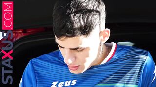 STAXUS :My colleague cannot resist the passion after training. - 7 image