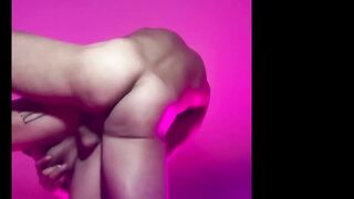 Leaving the little ear of the greedy passive all full of milk without any problem - 8 image