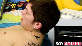 White twink gets the best blowjob from his black friend - 6 image