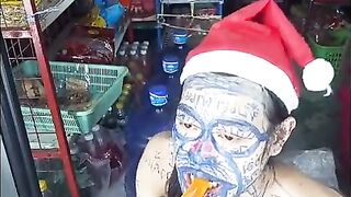 Ordered a Slave to Take off His Clothes and Fly a Kite, Showing off a Pen to Draw Clown Characters.