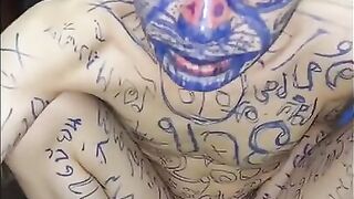 Ordered a Slave to Take off His Clothes and Fly a Kite, Showing off a Pen to Draw Clown Characters.