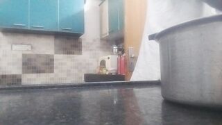 Room Ki Me Bhabhi Hai Jawan