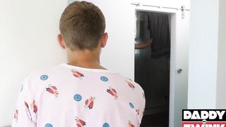 DADDYONTWINK Timmy Cole Blows Cris Denny Cock After Blowjob - 3 image