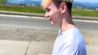 Persuaded a passer-by to give a for money on the beach - 4 image