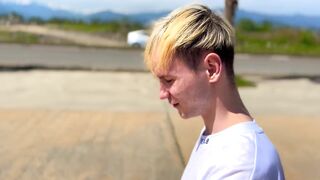 Persuaded a passer-by to give a for money on the beach - 6 image