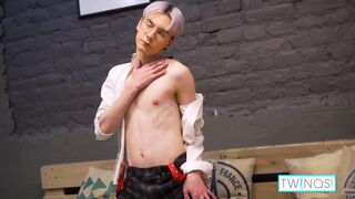 Naughty Karol Gajda Cums On Himself! - 4 image