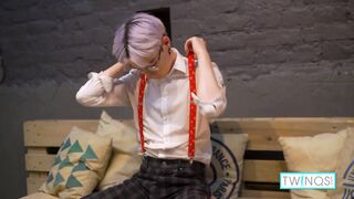 Slim Alternative Twink Karol Gajda Rubs And Milks His Dick! - 4 image