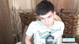 Xander Tries That Glass Dildo In His Ass! Solo Performance! - 3 image