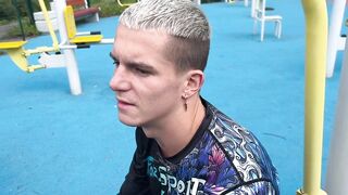 A guy's massive cock plows a young babe without protection in a filthy abandoned room - 2 image