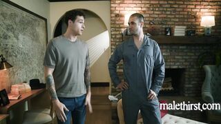 Handy Man Seduces Twink Stuck Up On His Ex | MaleThirst