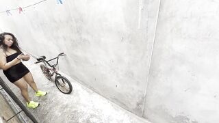 What a pervert! My bike broke down on my way to work, and some extreme hedonist offered to help me in exchange for pleasure. Natural sex on Christmas Day