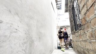 What a pervert! My bike broke down on my way to work, and some extreme hedonist offered to help me in exchange for pleasure. Natural sex on Christmas Day