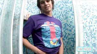 Cute Twink Ezra M Dildo drills his tight hole with a huge dildo