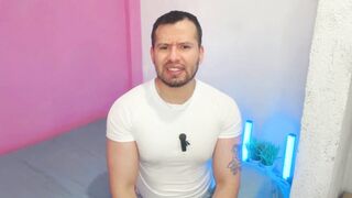 Mexican stud with a well-endowed body penetrates inexperienced Nicaraguan boy in steamy anal sex - 14 image