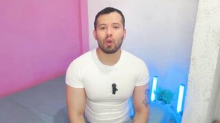 Mexican stud with a well-endowed body penetrates inexperienced Nicaraguan boy in steamy anal sex