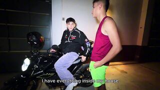 I gave my first deep-throat to a hot driver and he paid me with my tight ass - 1 image