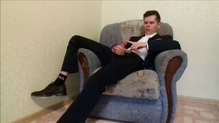 After working in the office, the guy jerks off his cock and ends up in an office suit - 7 image