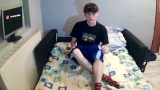 Straight twink cum and wanking while watching porn. - 1 image