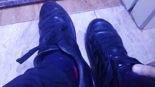 SWEATY SIZE 10 FEET IN LEATHER SHOES - 2 image